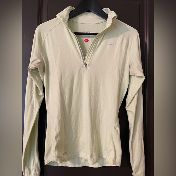 Nike Women’s half zip long sleeve top. Size small - Picture 1 of 4